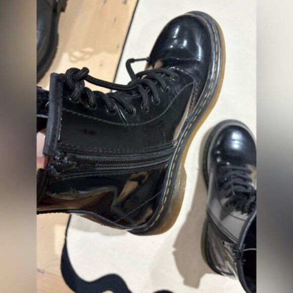EUC-Junior 1460 Patent Leather Lace UpBoots in Black | Dr. Martens - Picture 4 of 12